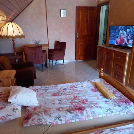 Gizella Haz Apartment Кестели Екстериор снимка