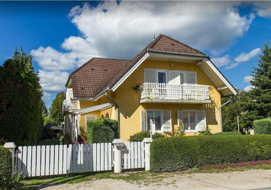 Gizella Haz Apartment Кестели Екстериор снимка